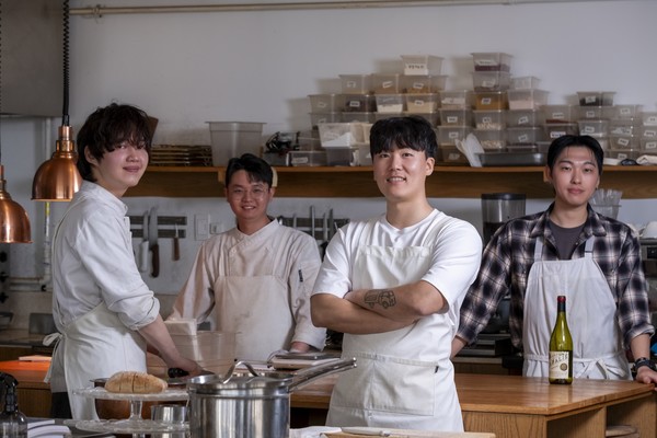 라쎄종 손성영 대표와 직원들의 모습