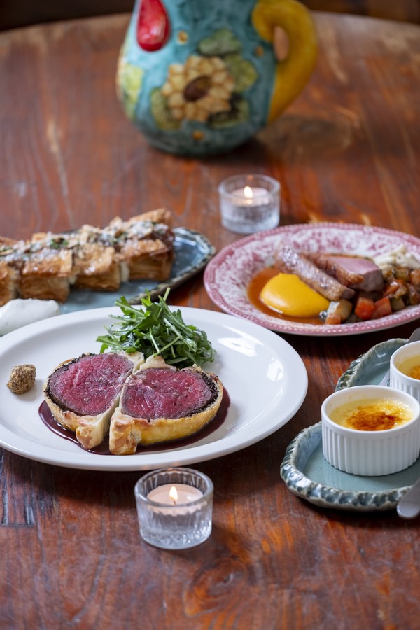 프랑스의 전통 육가공 기술인 사퀴테리를 바탕으로 라쎄종